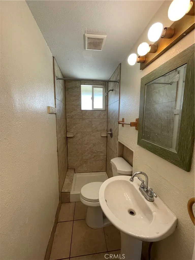 2010 W Lumber, Lancaster, California 93536 home-pic-23